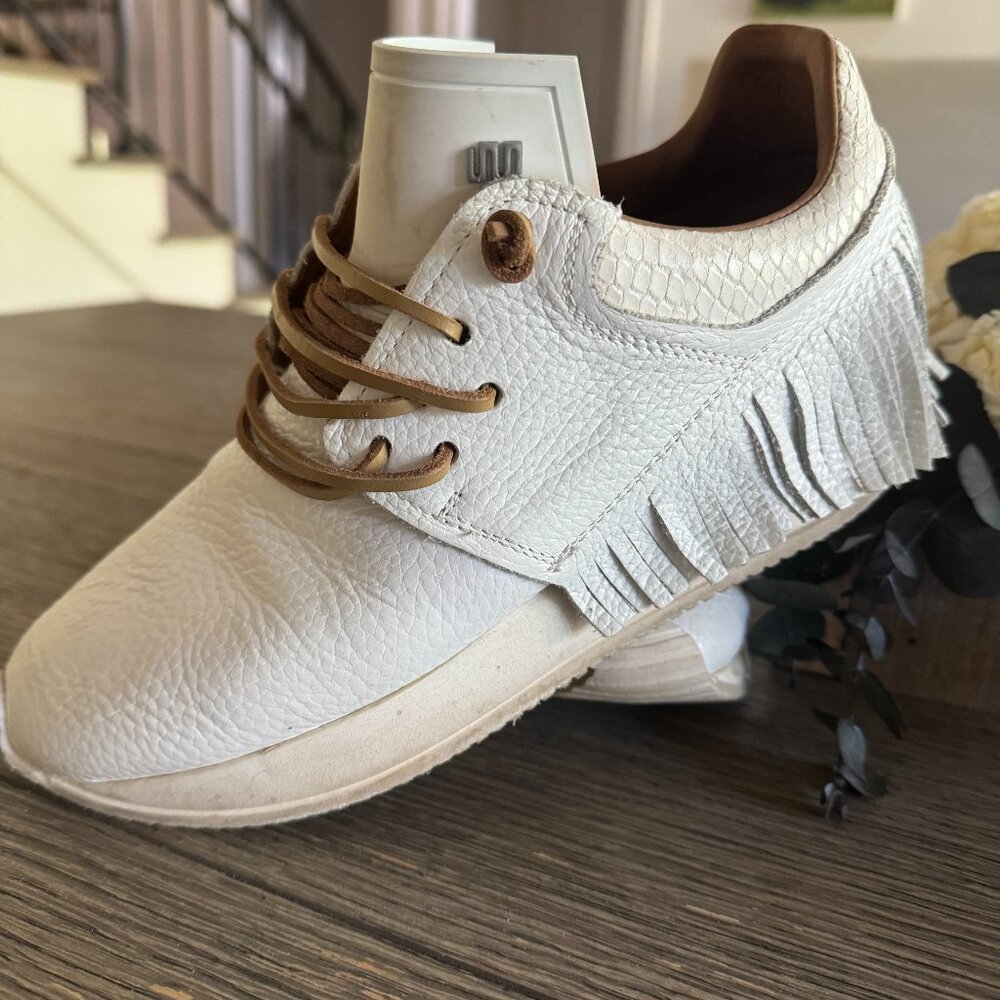 Esseutesse Leather Fringe Sneaker